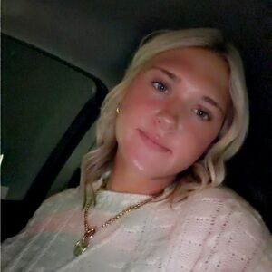 Meet your Posher, Madalyn